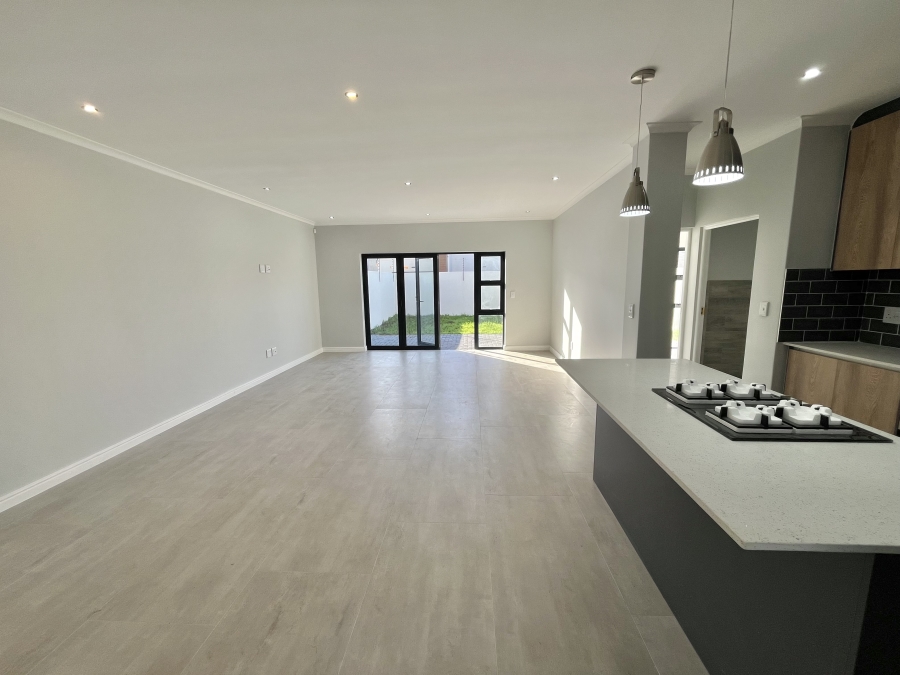 To Let 4 Bedroom Property for Rent in Sandown Western Cape
